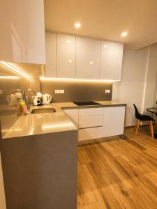 Claudia Luxury Apartment near the beach with a pool, gym, and secure gated parking