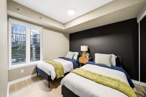 1BD Townhome Walk to Lake!