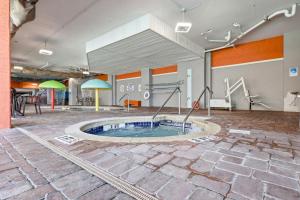 Tropical Suite at Oceanfront Resort w Lazy River