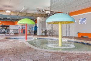 Tropical Suite at Oceanfront Resort w Lazy River