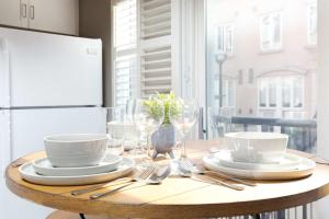 Town House by Exhibition and BMO Field - Sleeps 2