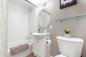 Town House by Exhibition and BMO Field - Sleeps 2