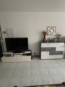 Royal Palm Juan les pins - Appartement 53M2 avec terrasse ensoleillée 5e dernier étage 200m de la plage