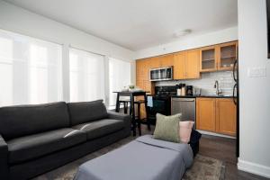 2 Beds in Great Location close to Downtown