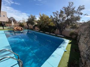 Chalet con Piscina Aguadulce