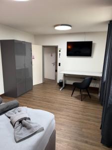 Garland-Rooms
