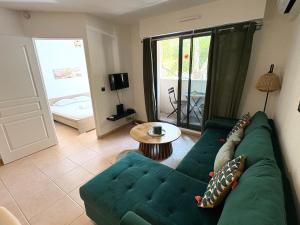 MNK - Appartement avec balcon et AC - 6 min du Port de Nice