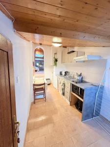 SMALL FLAT IN CENTER QUIET UNDER THE ROOF