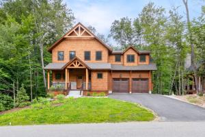 Riverfront Luxury at Loon Mtn Hot Tub Fire Pit