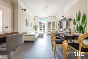 City Center Lux| 2BR| AC| Parking By Tilo