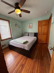 Single Home 5 Bdroom, 3 Bathroom 2 Level Beach Block