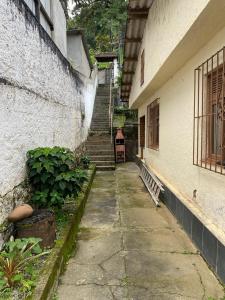 Casa aconchegante com dois quartos mais área externa