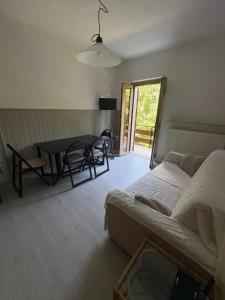 Cozy Mountain Apartment with Cimone view