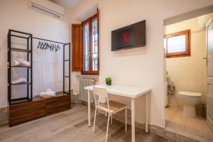 Rentwin-Bright Home-Pisa Airport