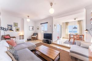 3 Bed with Panoramic Sea views - Pass the Keys
