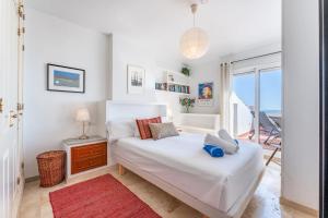 3 Bed with Panoramic Sea views - Pass the Keys