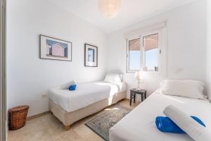3 Bed with Panoramic Sea views - Pass the Keys