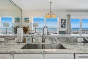 Spacious condo in with free WiFi pool access central AC and washer&dryer