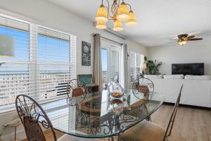 Spacious condo in with free WiFi pool access central AC and washer&dryer