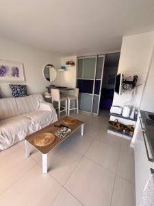 TOUT A PIED Dernier étage Vue imprenable EST-SUD OUEST mer -plage 100m-box