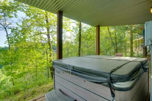 Hot Tub & Games! The Retreat on Dale Hollow Lake