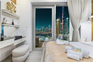 Luxury 2BR Burj View, Walk to Dubai Mall