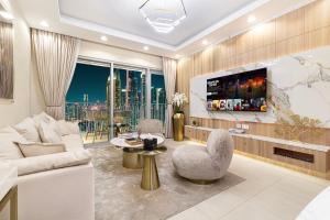 Luxury 2BR Burj View, Walk to Dubai Mall