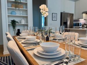 New Lux Townhome off Magnolia Rooftop Patio