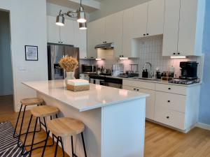 New Lux Townhome off Magnolia Rooftop Patio