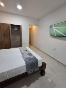 Suite moderna con parqueadero y cocina equipada
