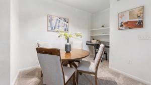 Landing Modern 2BD Gym Courtyard