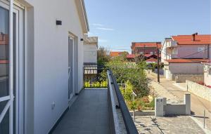 2 Bedroom Cozy Apartment In Vir