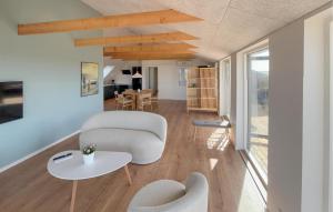 3 Bedroom Beautiful Apartment In Ringkøbing