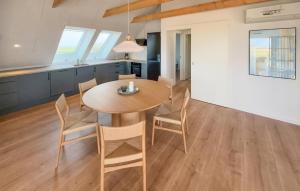 3 Bedroom Beautiful Apartment In Ringkøbing