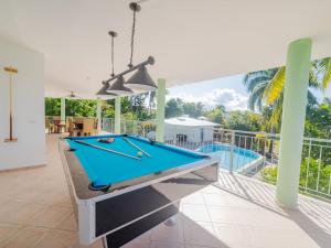 COZY 7BR Villa BIG POOL Close to beach