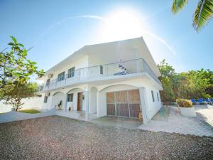 COZY 7BR Villa BIG POOL Close to beach