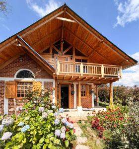 Cabaña natural con vista espectacular frente a Laguna la Cocha-Eco Fibonacci