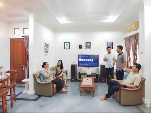 Palma Villa Homestay I With Swimming pool, billiard, karaoke & ping pong near Klaten Town Square