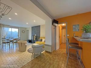 Maison de charme en granit avec jardin clos, tout inclus, près de Domfront - FR-1-497-190