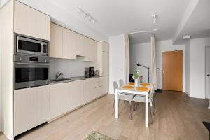 Comfortable Suite in Heart Downtown with 2 Beds
