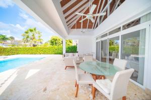 Luxury 2BR Villa in Ocean Village by Santa Fe