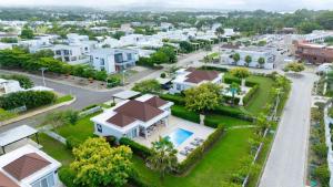 Luxury 2BR Villa in Ocean Village by Santa Fe