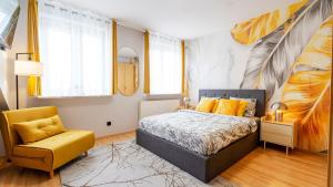 Crown Residence Two Level Stay in Old Town Five Min Walk to Train and Main Square Sleeps Five