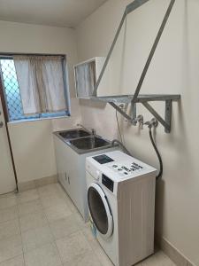 Queen Room with Private Toilet and Laundry - A3