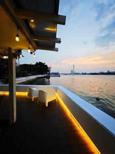 Chao phraya riverfront house Baan Rimphraya