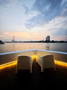 Chao phraya riverfront house Baan Rimphraya