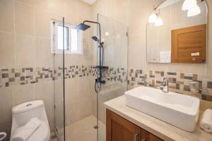 CDC 6 - 1BR Apt with Pool Cigar Bar Lounge