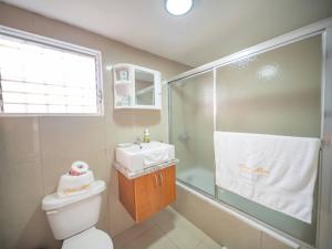 Cozy Central 3BR Apt Secure Comfortable