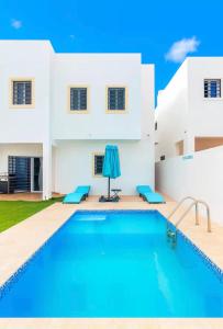 Brand new cheerful Luxury home with private pool