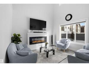 Sleek Home in Trendy Community at SW, Edmonton